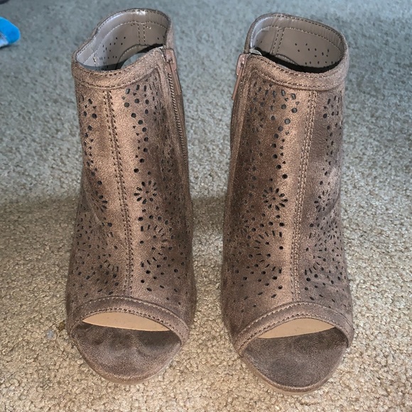 NWOT Women’s Brown Zip Up Heels - Size 6.5 - Picture 2 of 6